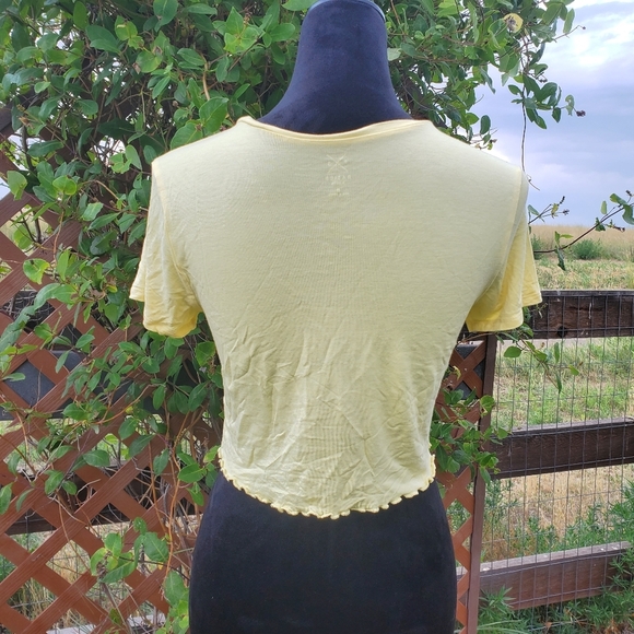 Pacsun Basics Lettuce Hem Crop Top Size Medium Pale Yellow EUC - Picture 14 of 14